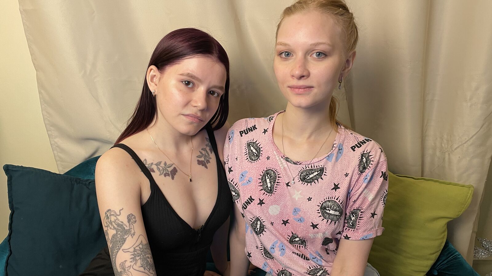 AleksaAndMargo webcam show