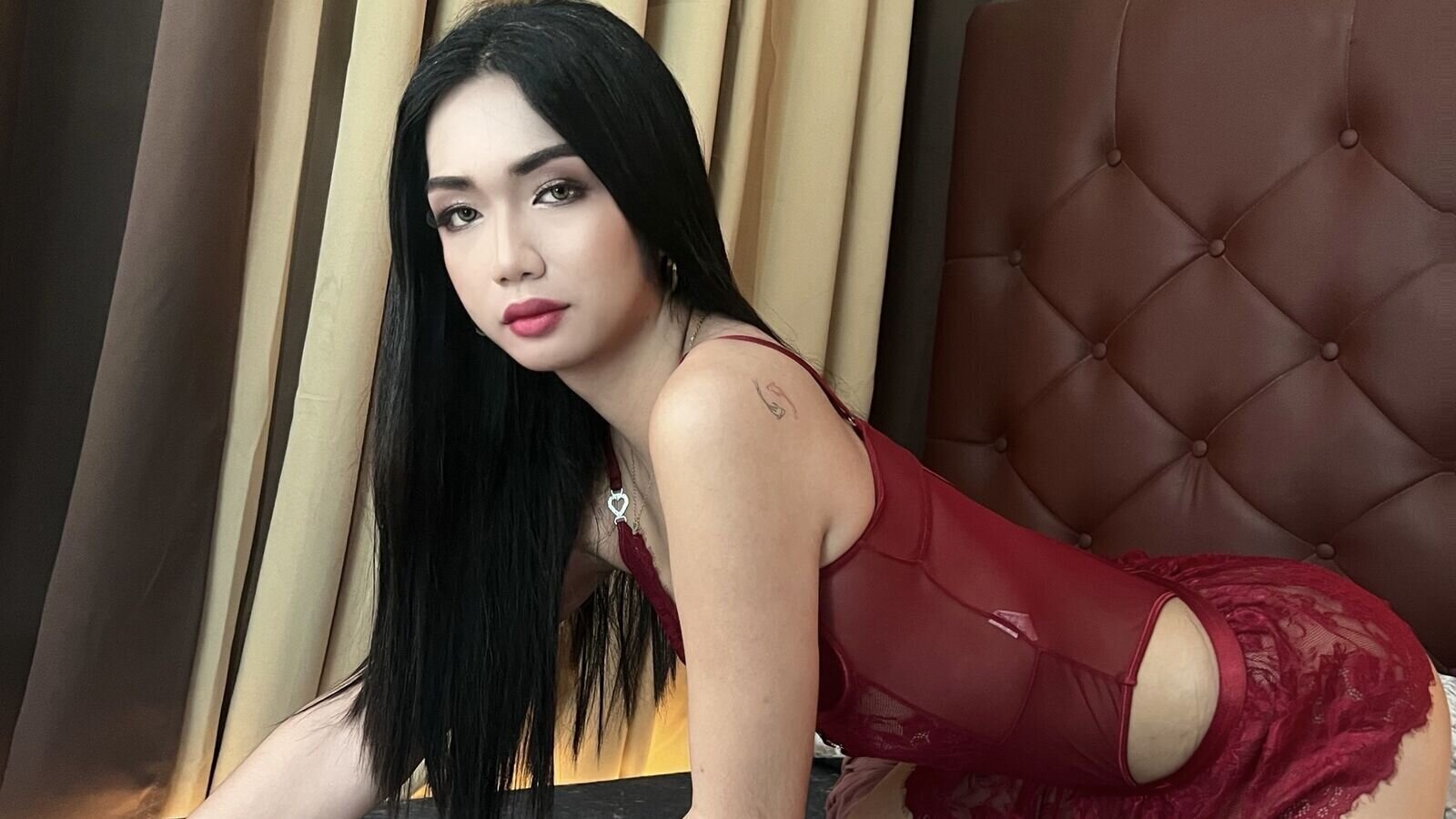 AliciaBalenciaga webcam show