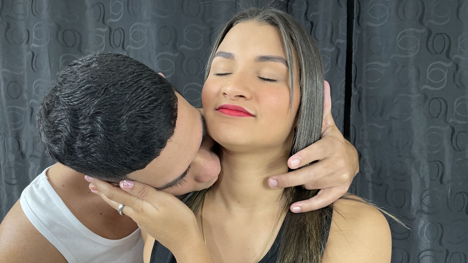 AlisonAndErick webcam show