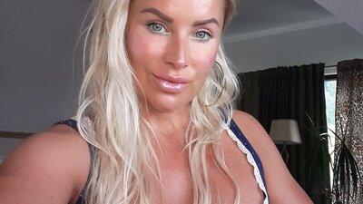 AngelinaClum webcam show