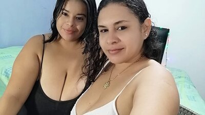 AshelyEmily webcam show