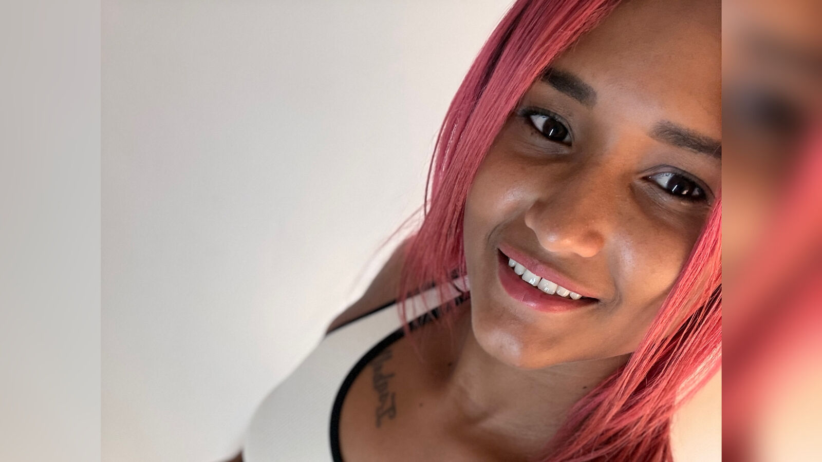 EmelyCop webcam show