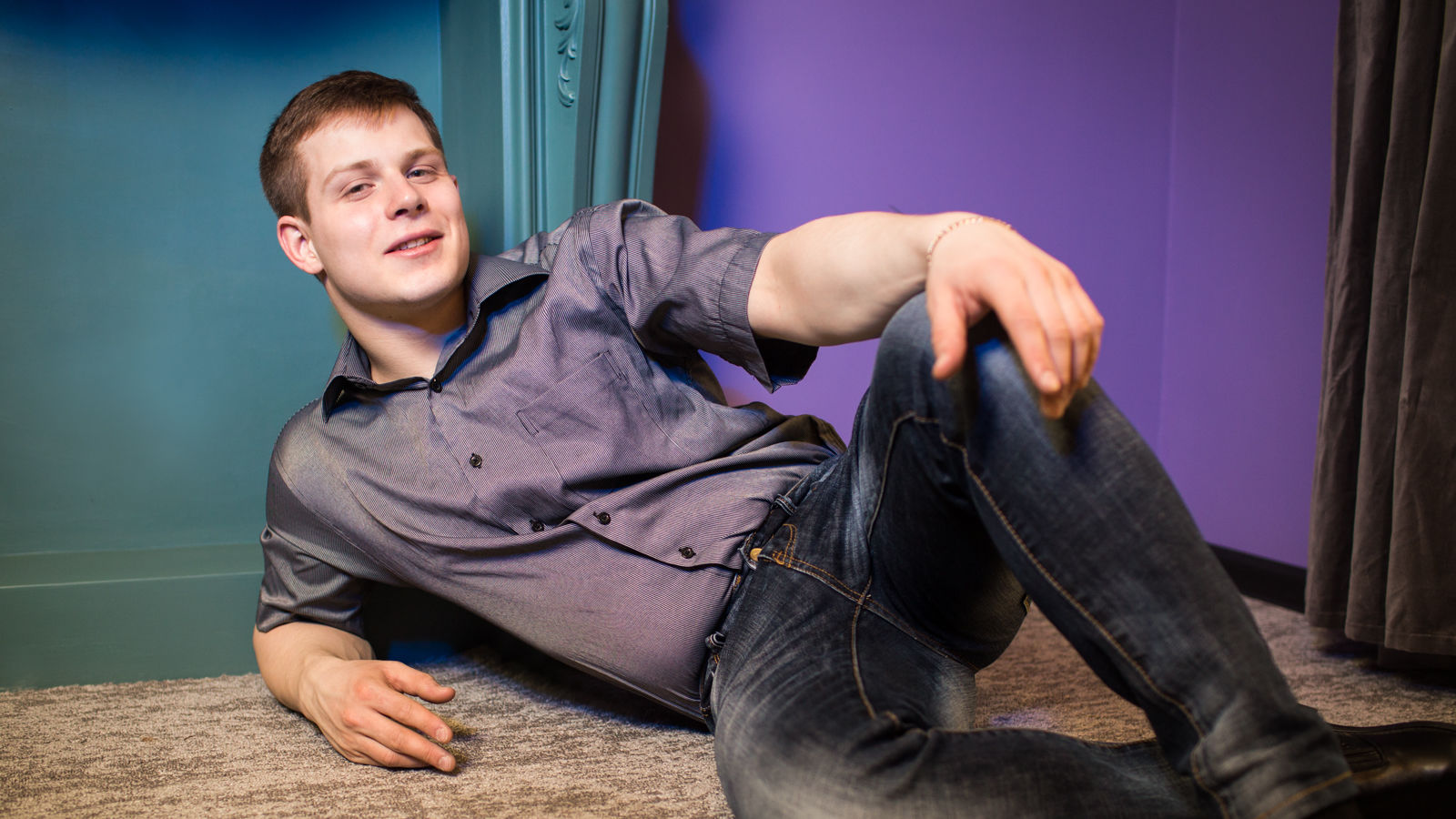 HotLuxuryStud webcam show