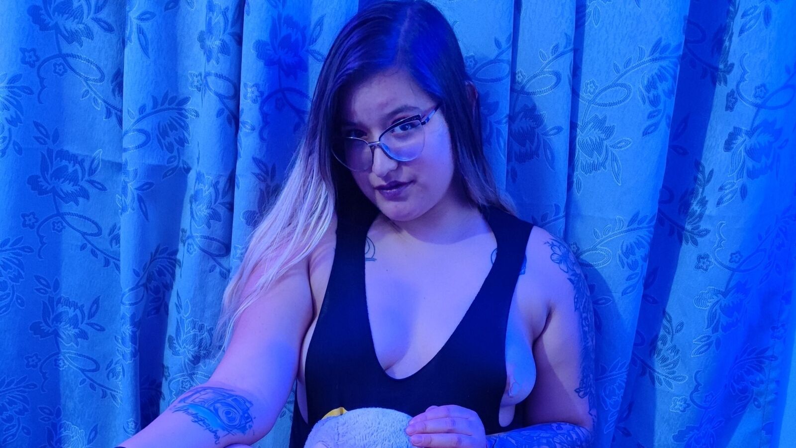 JullsDarwing webcam show