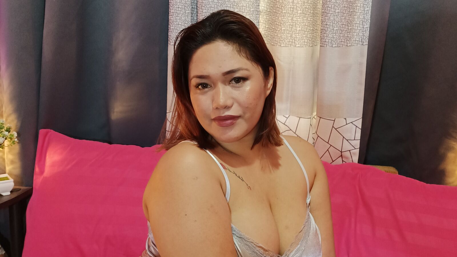 KathliaBrown webcam show