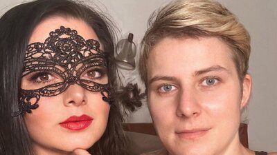 KikiAndJess webcam show