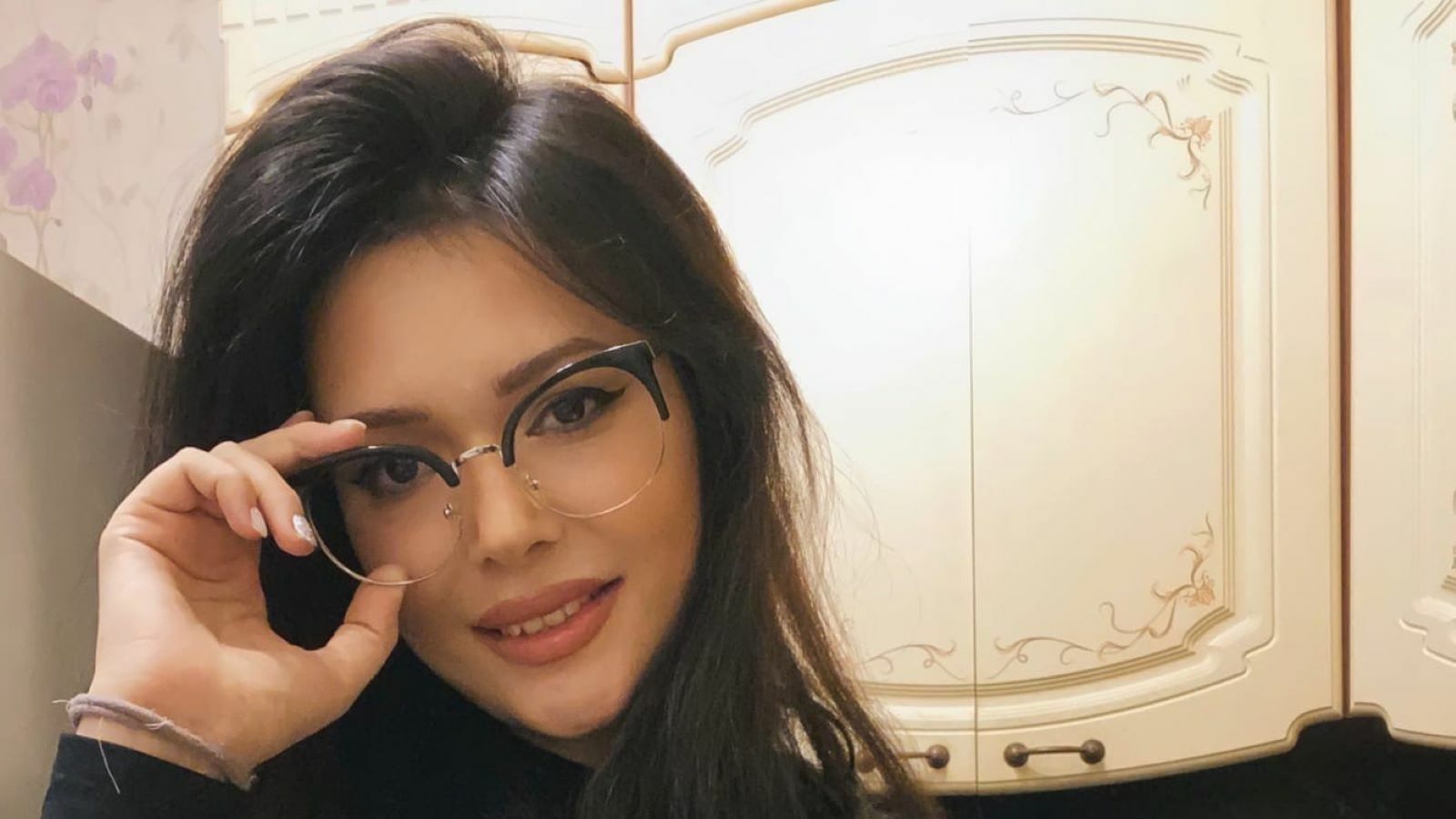 KikiBenz webcam show