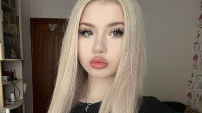KisaWest webcam show