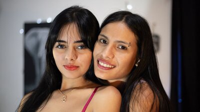 KloeandSamantha webcam show