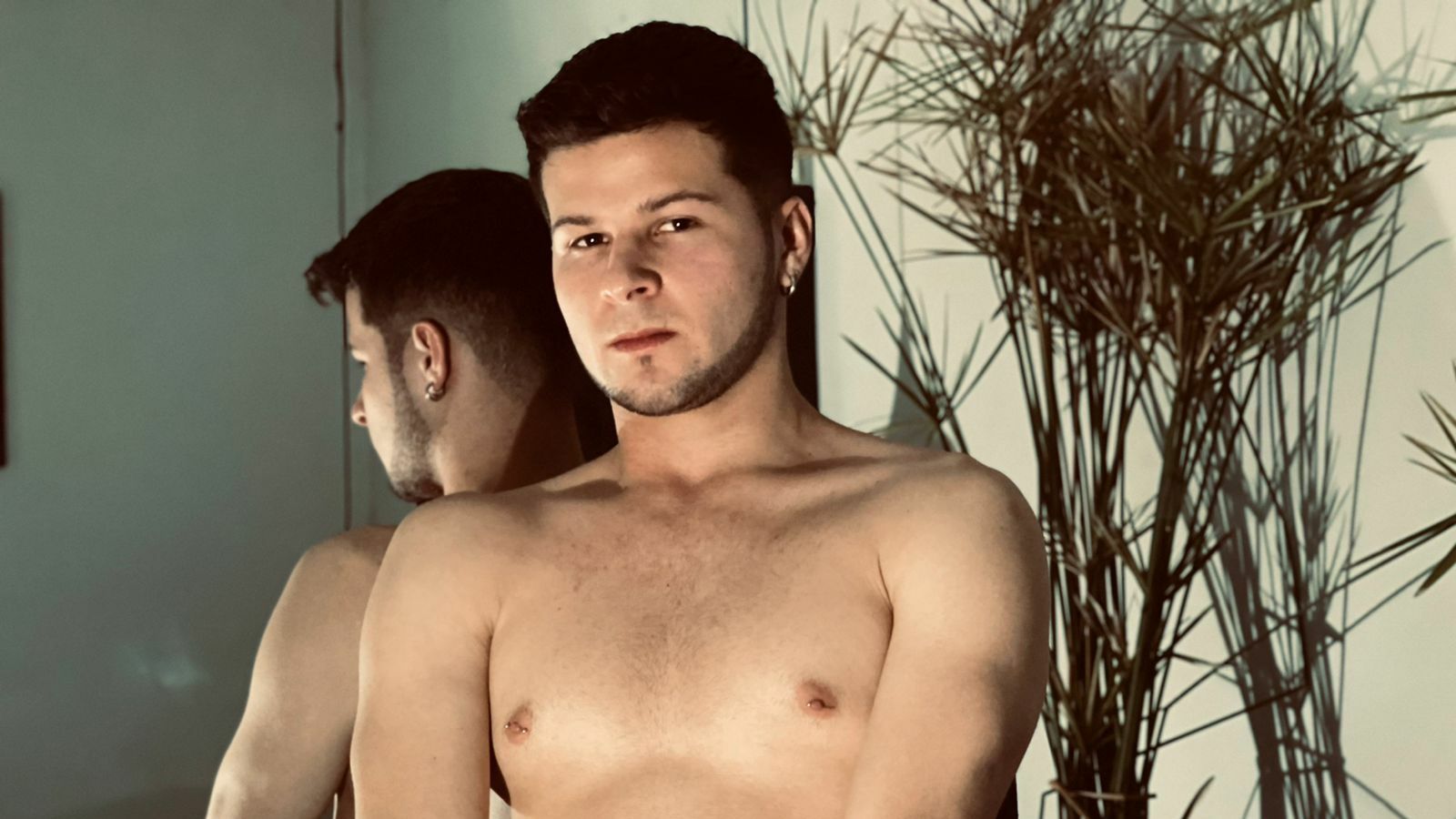 LeonGreey webcam show