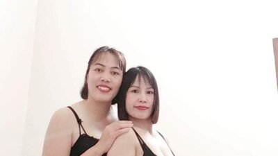 LetitiaAndAlana webcam show