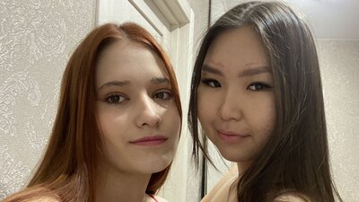 LisaAndLucy webcam show