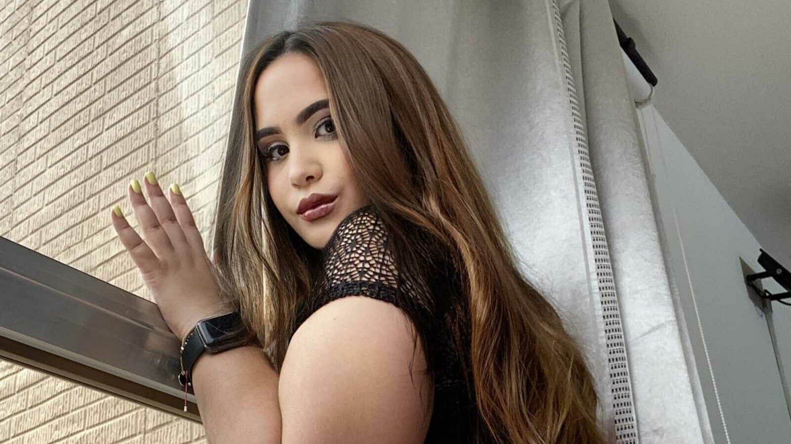 LolaBennet webcam show