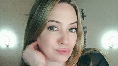 LolaJoly webcam show
