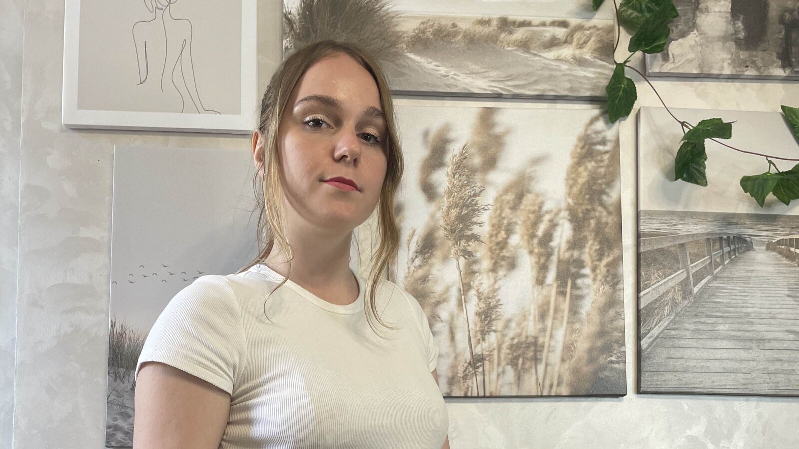 LoraBrimhall webcam show