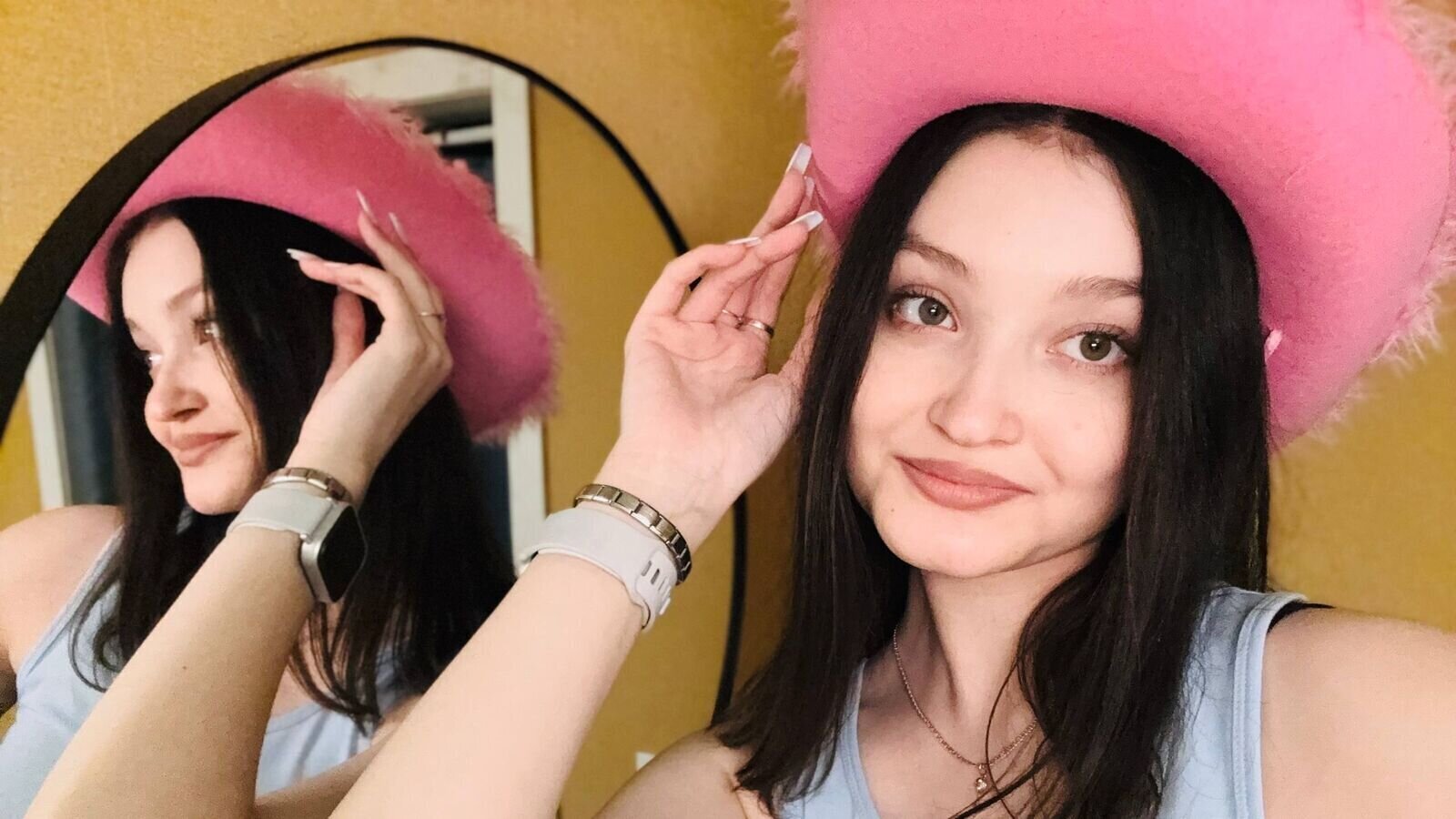 LorenaMalueg webcam show