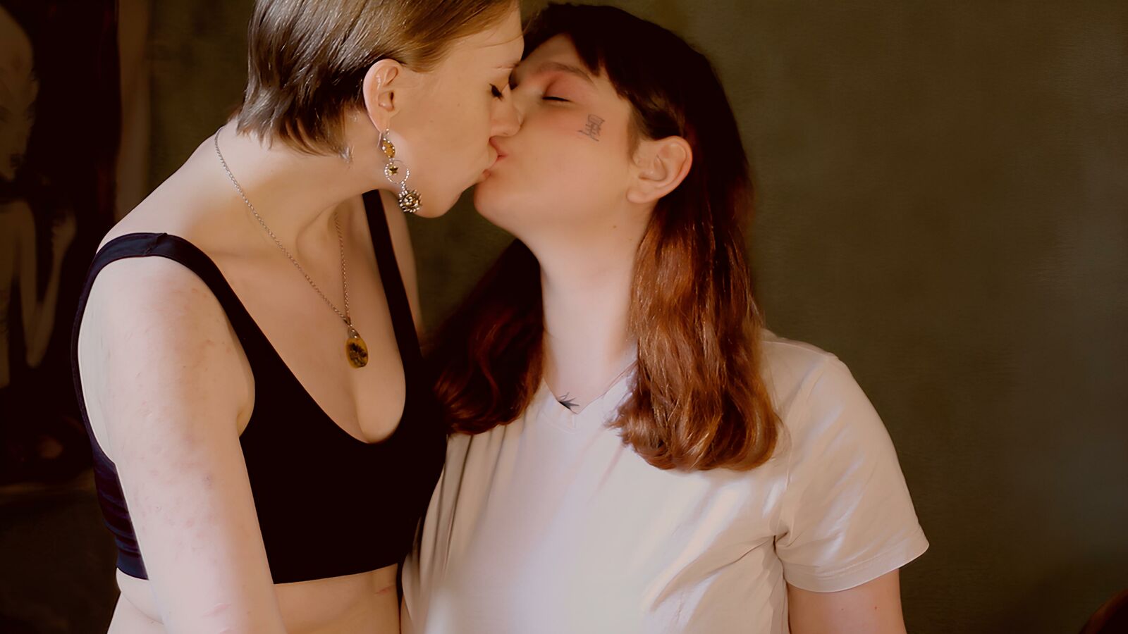 MarthaAndDiana webcam show