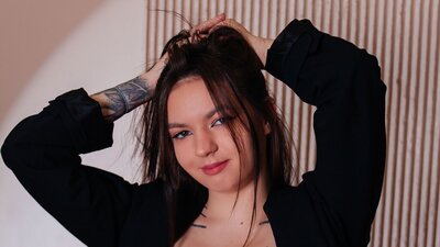MaryLogan webcam show