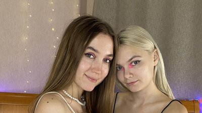 MaryandEllaiza webcam show