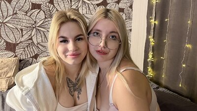 MaydaAndEaster webcam show