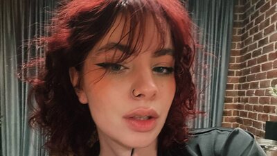 MiaHils webcam show
