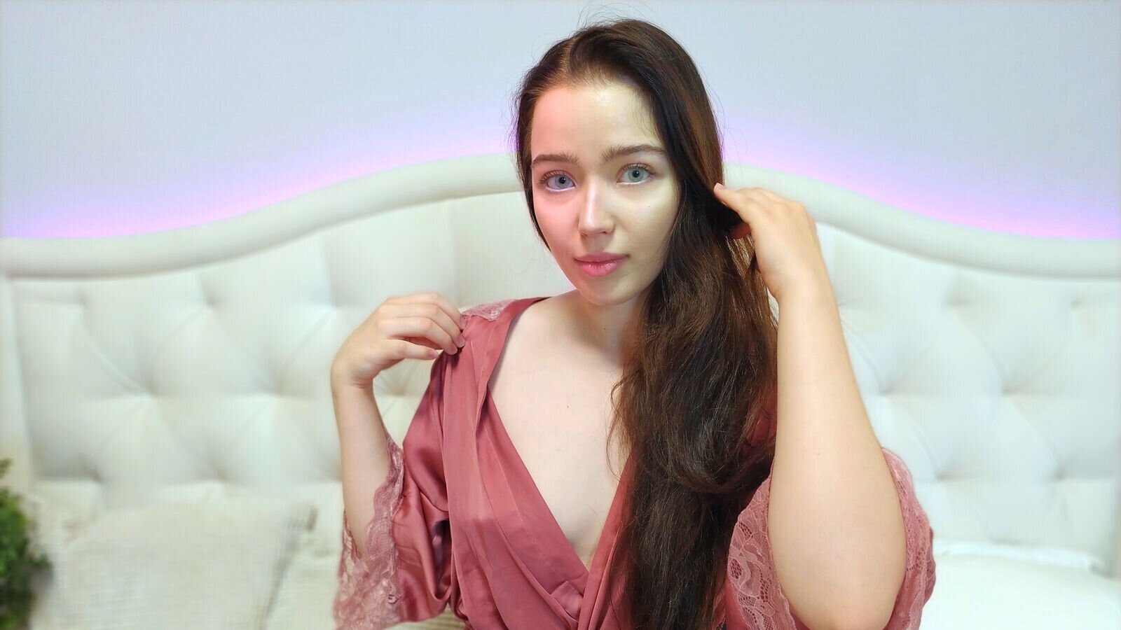 MilanaBee webcam show
