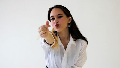 MonaHustings webcam show