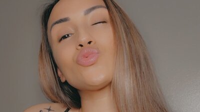 MonetLorane webcam show