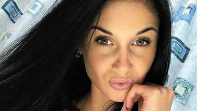 NikkiMilashka webcam show
