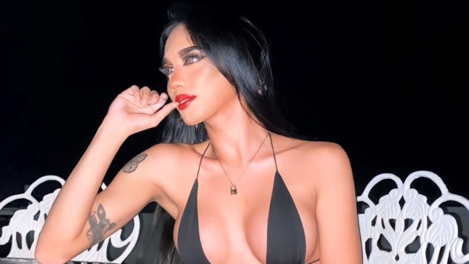 NikkitaGrey webcam show