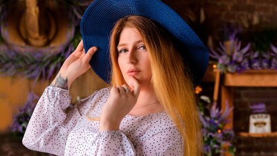 OlesyaOxin webcam show