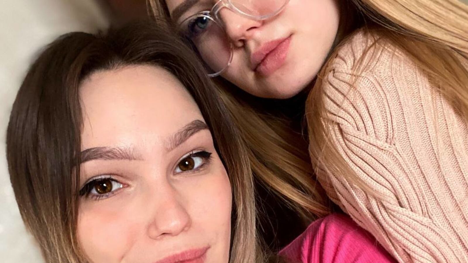 PhyllisAndJenny webcam show
