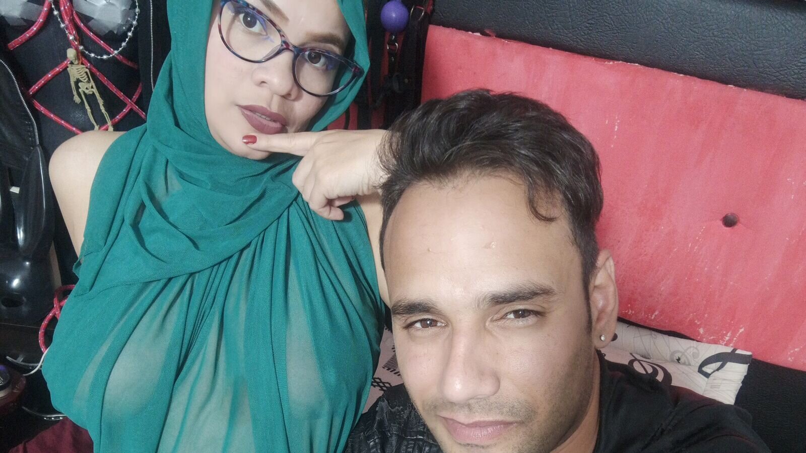 SarahAndSebas webcam show
