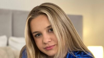 SteshaSky webcam show