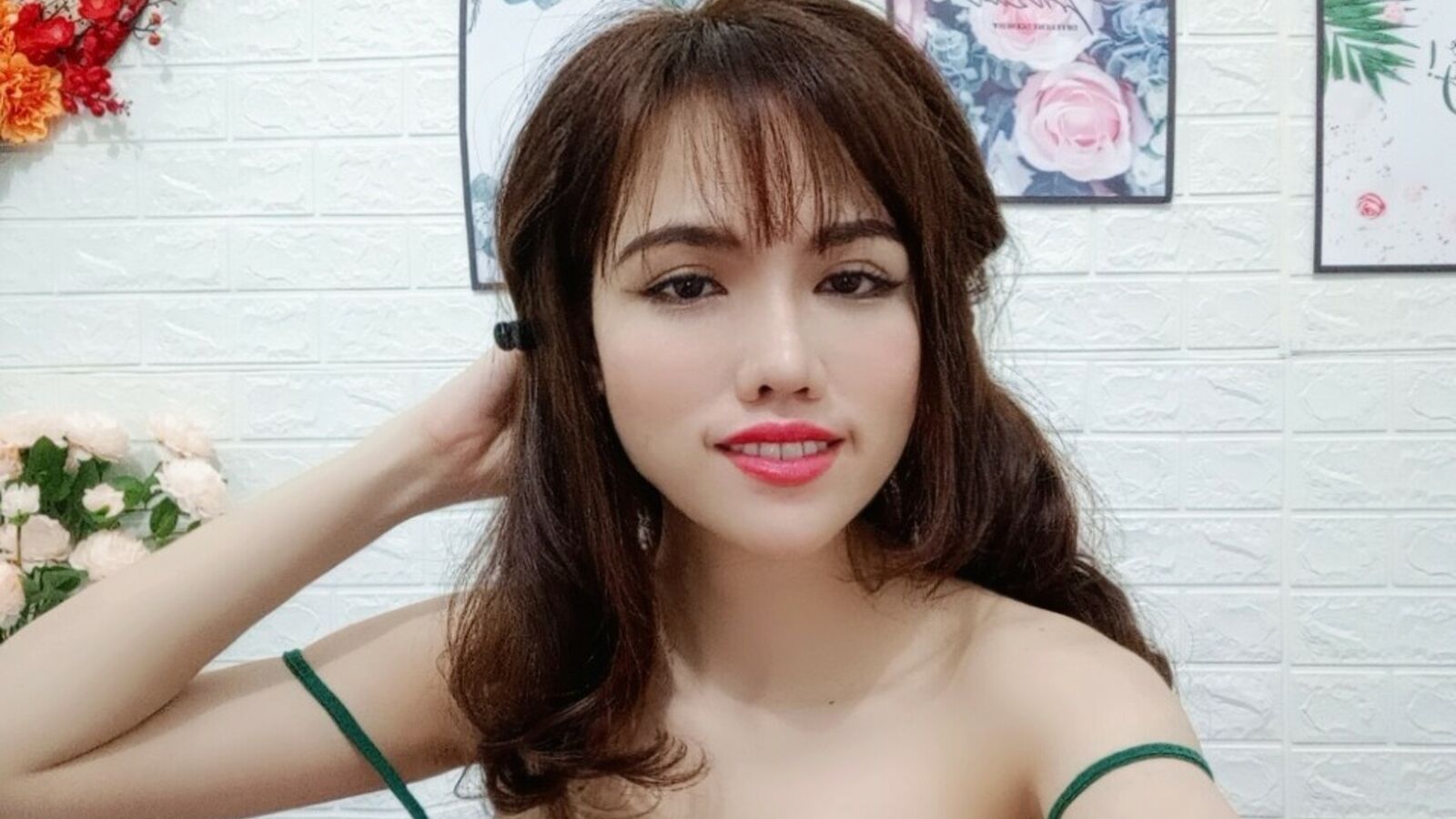 YurriQeen webcam show