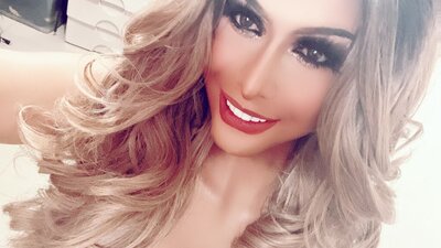 ZhaviaCollins webcam show