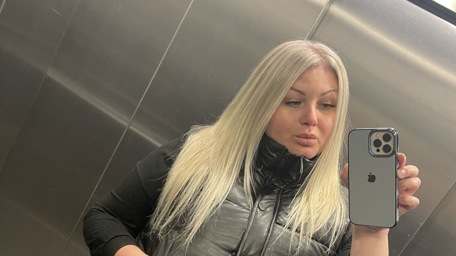 ZlataPeach webcam show